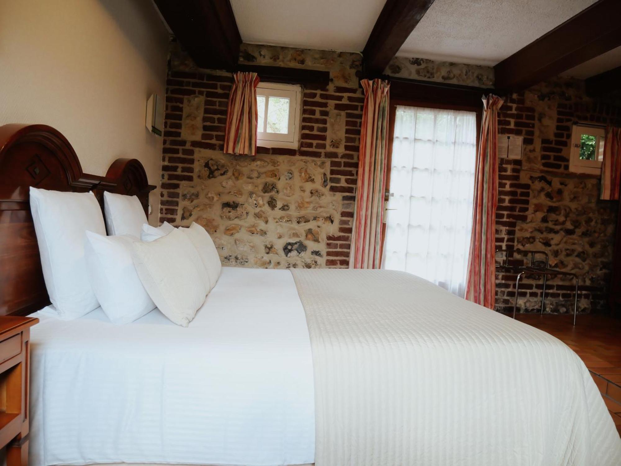 Logis Le Clos Deauville Saint Gatien Luaran gambar